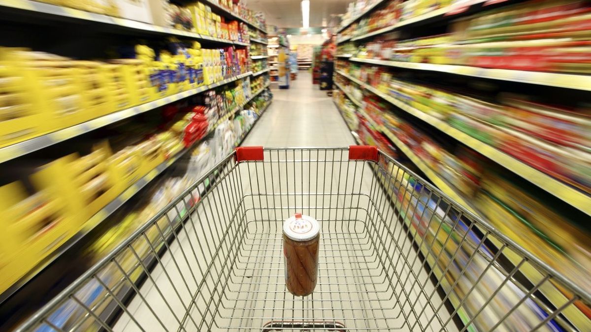 V německém Hesensku se mohou neočkovaným uzavřít supermarkety